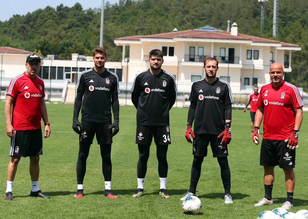 Beşiktaş Kaleci Antrenörü Levent Açıl: "Ersin ve Utku için Fransa, İngiltere liglerinden teklifler var"