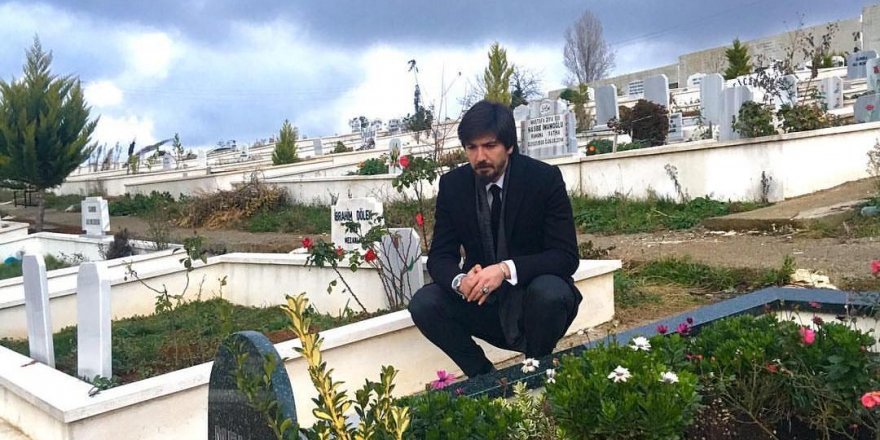 Tolga Zengin, annesinin mezarını ziyaret etti