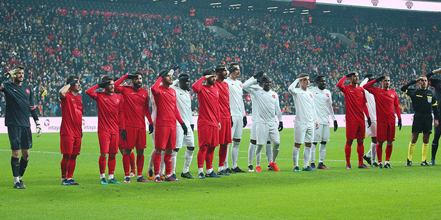 Şehitlere Saygı maçını 4-3 yerliler kazandı