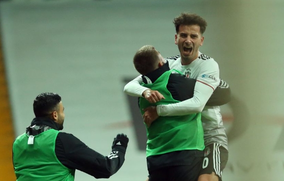 "Derbide ilk 11'de başlar ve iyi oynarsa geri döndü konusu kapanır ve dönmüş kabul ederim"