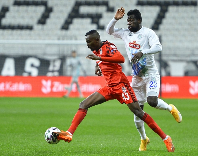 Vida, Mensah ve Ghezzal sınırda