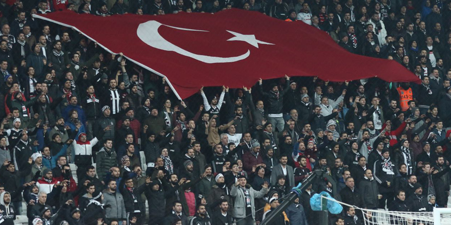 Vodafone Arena'da "Mustafa Kemal'in askerleriyiz" sesleri