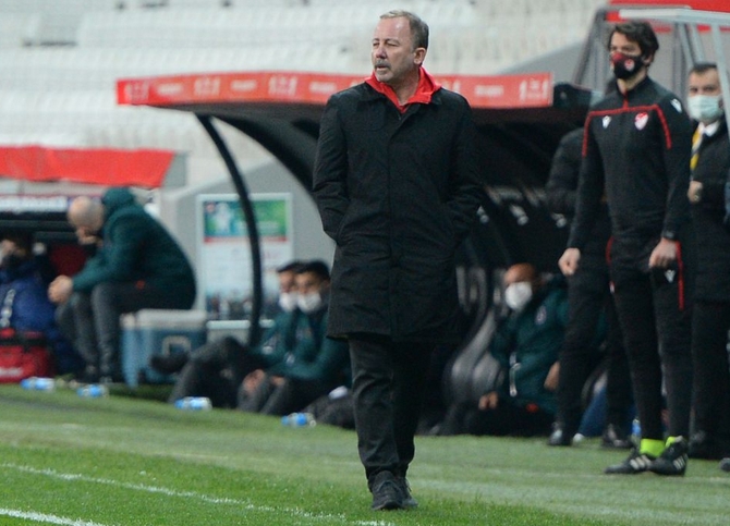 Beşiktaş yönetiminin, Sergen Yalçın'a yeni teklifi belli oldu