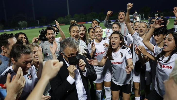 Kadınlar Süper Ligi'ndeki Beşiktaş-Fenerbahçe derbisi Vodafone Park'ta oynanacak