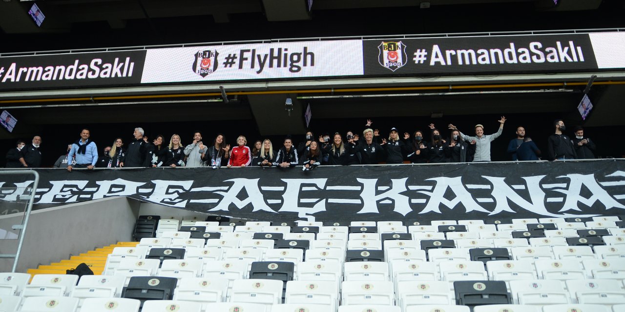 Şampiyon kadın futbol takımı da Vodafone Park'taydı