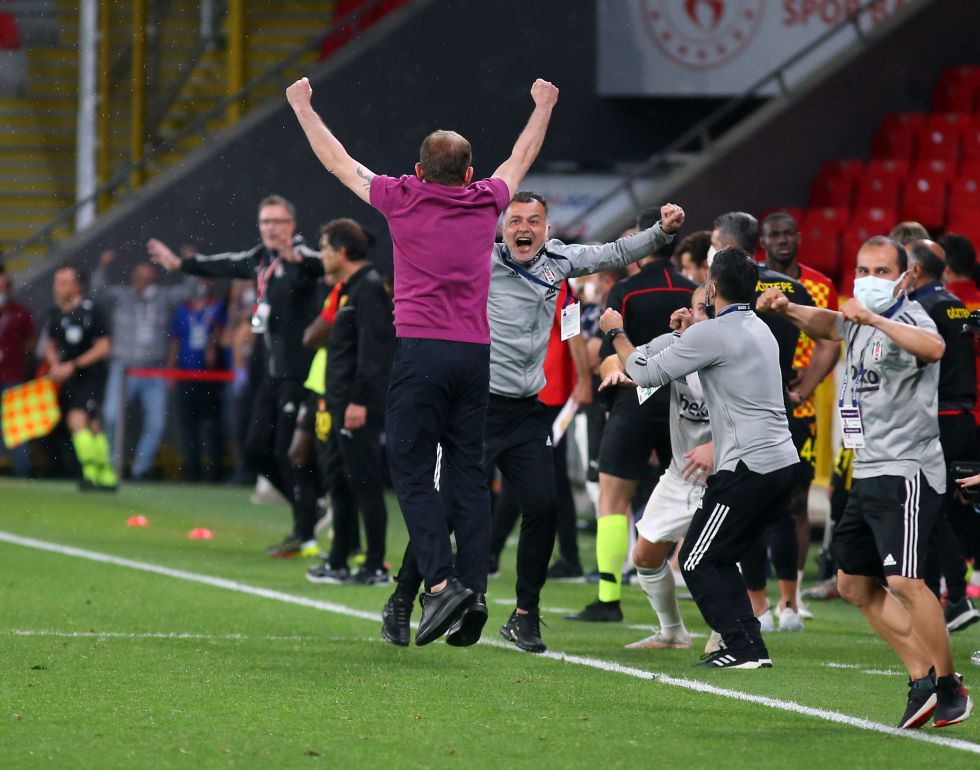 Acun Ilıcalı şampiyon Beşiktaş'ı ve Sergen Yalçın'ı tebrik etti
