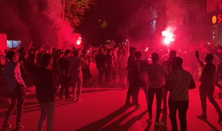 Beşiktaş taraftarı ve polis arasında arbede! Havaya ateş açıldı