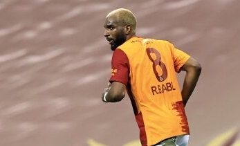 Ryan Babel'den Beşiktaş'a tebrik mesajı