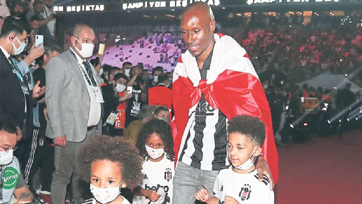 Ahmet Nur Çebi: "Atiba canı istediği güne kadar Beşiktaş'ta kalır"