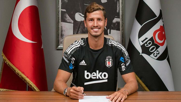 Salih Uçan Beşiktaş formasını giydi!