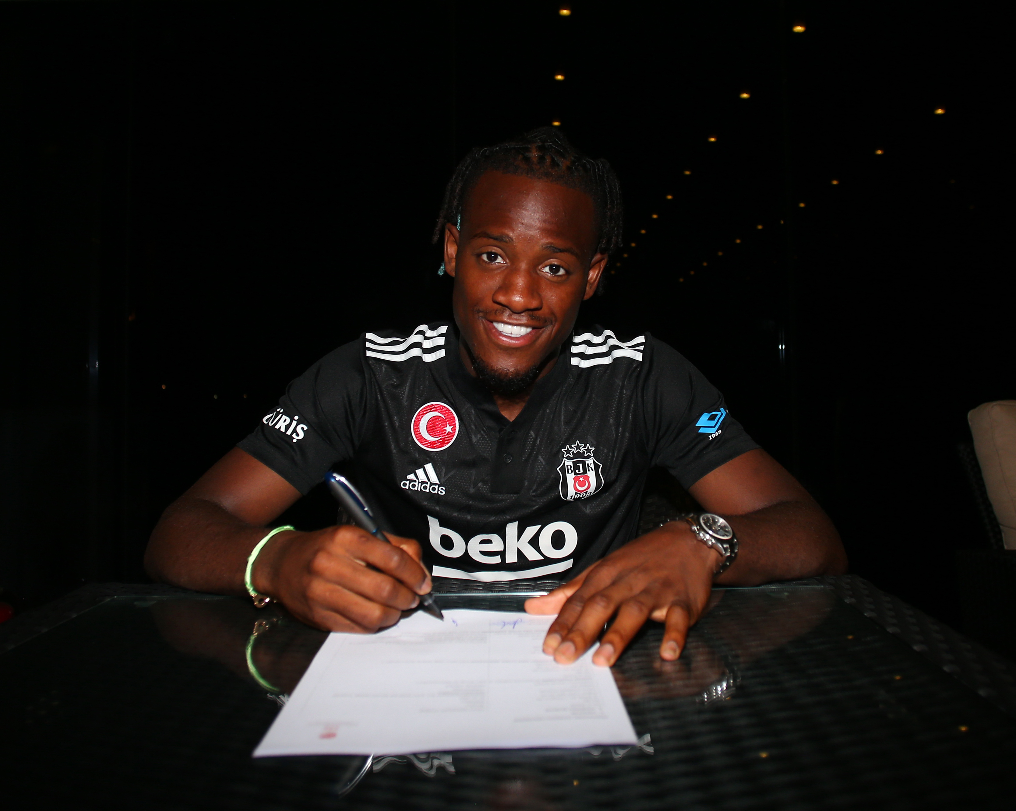 Beşiktaş, Michy Batshuayi’yi resmen açıkladı