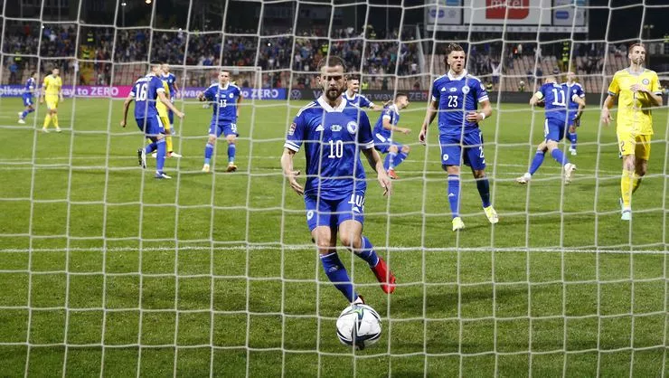 Milli maçta tepki! "Pjanic dışarı"