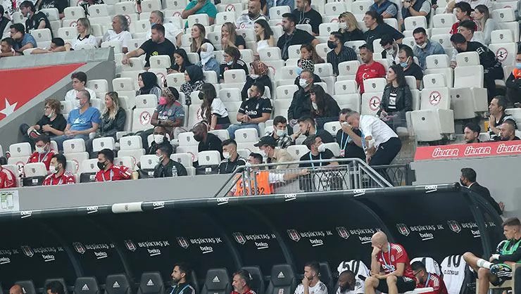 Beşiktaş'ın kulübesi dikkat çekti! Yok böyle bir kadro