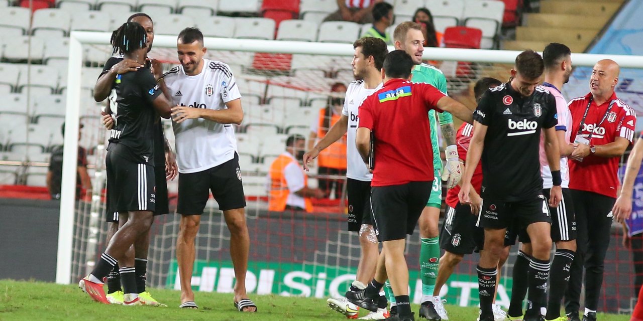 Bilal Meşe'den Beşiktaş yorumu: "Büyük takım olmak böyle bir şey"