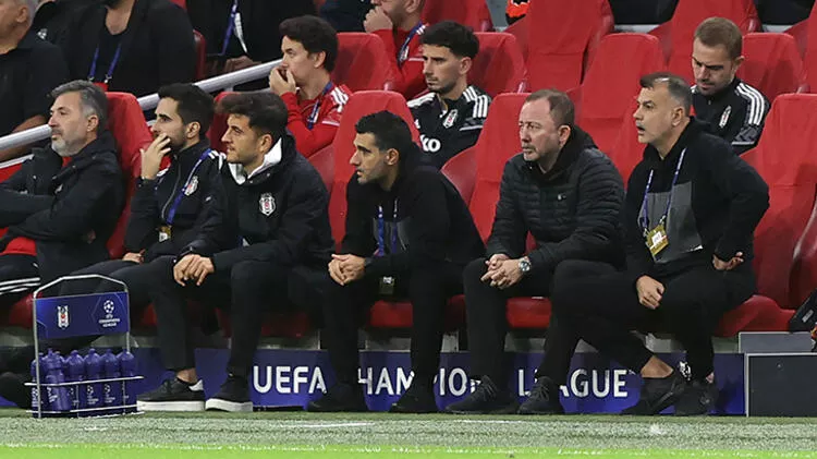 Sergen Yalçın, Ajax maçı sonrası oyuncularına net mesaj verdi!
