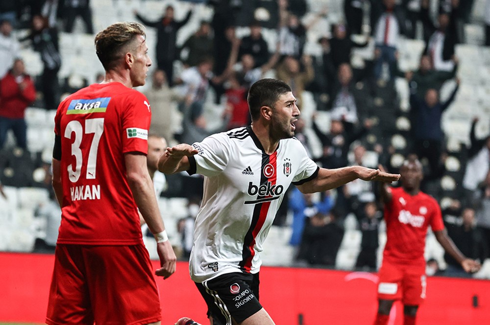 Beşiktaş, Güven'in menajeri ile masaya oturdu