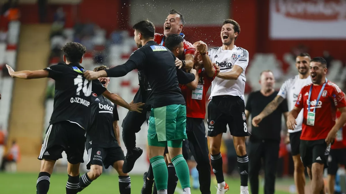 Başakşehir maçında büyük müjde! Yıldızlar dönüyor