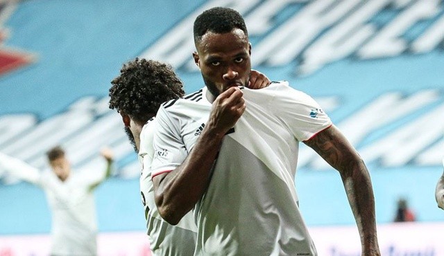 Beşiktaş, Larin için fiyat yükseltti. İşte Beşiktaş'ın Kanadalı'ya önerdiği yeni ücret