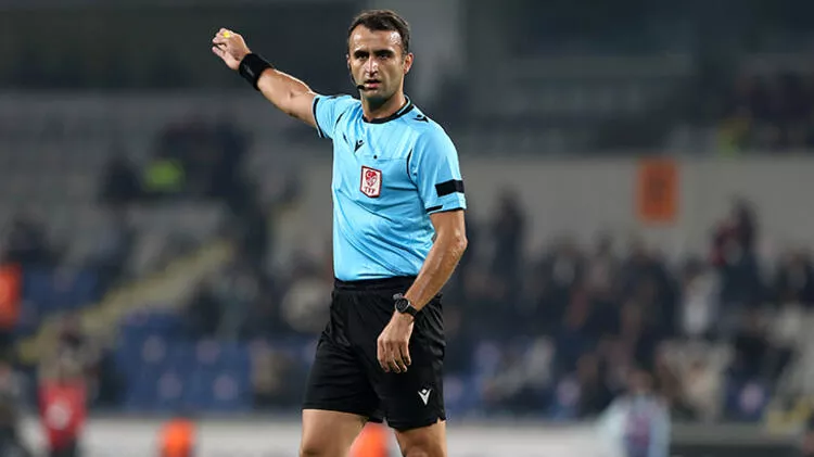 Başakşehir - Beşiktaş maçı sonrası VAR hakemine olay yorum! 'Tepkisiz kaldı, hayret veren sükut hali'