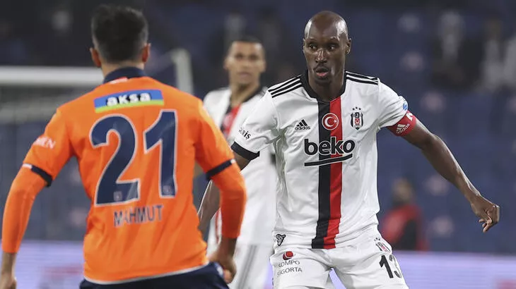 Beşiktaş'a Atiba Hutchinson'dan kötü haber