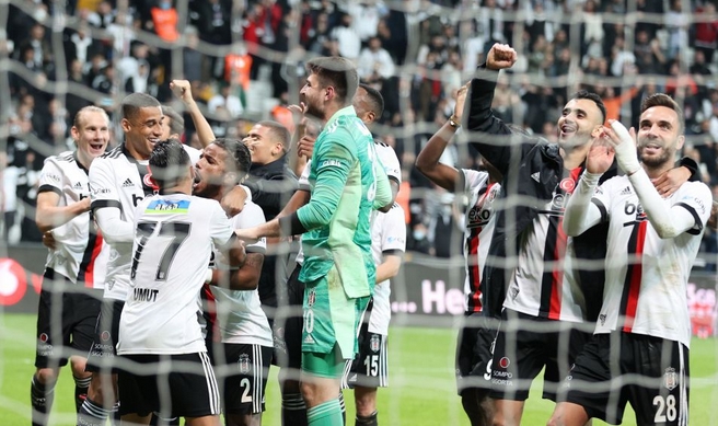Bülent Timurlenk: "İstanbul'da dün hava serin ama Vodafone Park'ta çok sıcaktı"