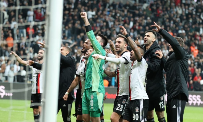 "Atan Larin ve tutan Ersin’le, tüm takımın katıldığı Beşiktaş gösterisi izledik"