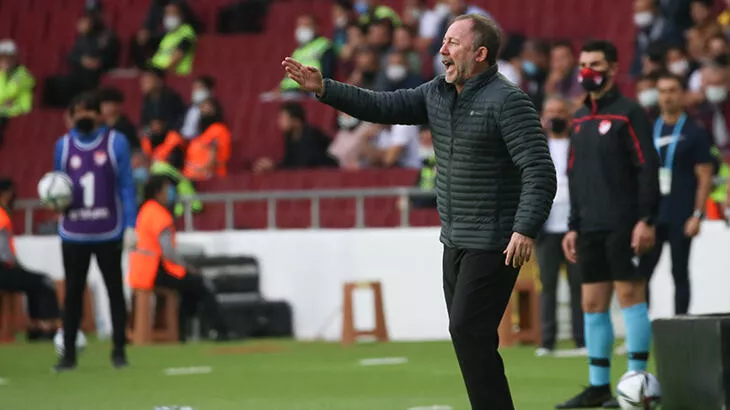 Sergen Yalçın kararını verdi! İşte Sporting Lizbon maçı ilk 11'i...
