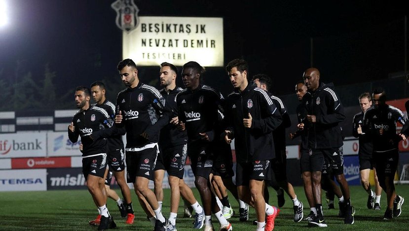 Beşiktaş'ın Trabzonspor maçı kamp kadrosu açıklandı! 4 eksik...