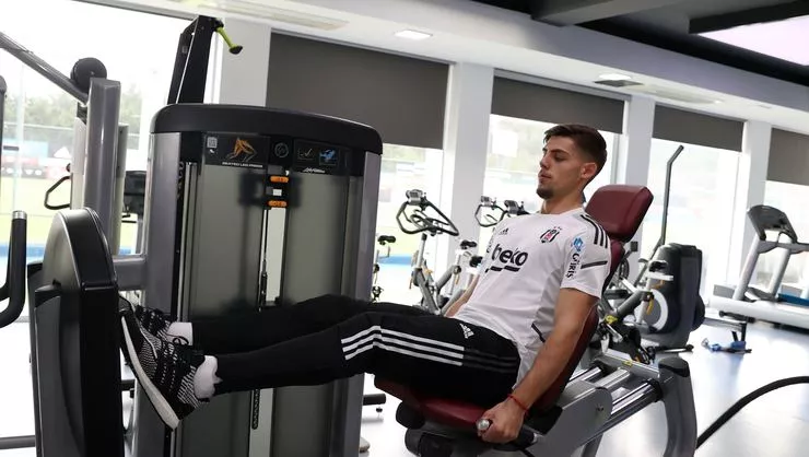 Beşiktaş'ta teknik heyetten savunma hattına önemli uyarı