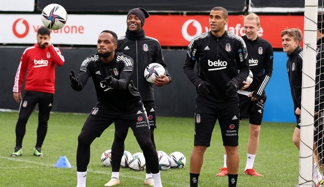 Cyle Larin özür diledi!