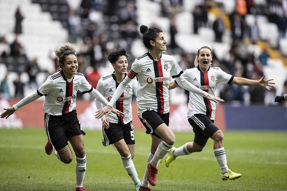 Tarihi derbide Beşiktaş güldü