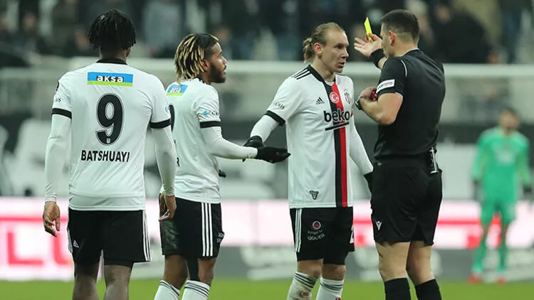 Beşiktaş - Göztepe maçında tartışmalı pozisyon! "Skandalın eşiğinden dönüldü"
