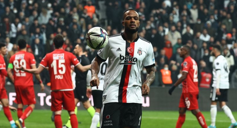 Cyle Larin'de dedikodu çok taviz yok!