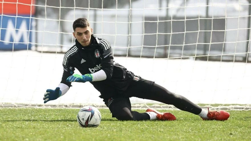 Bu hafta Beşiktaş'ın kalesini koruyacak Emre Bilgin’in ilginç transfer hikayasi! 10 top karşılığında…