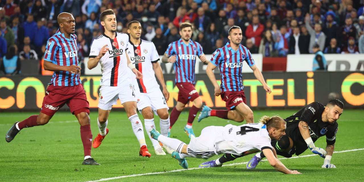 Trabzonspor - Beşiktaş maçında tartışmalı an!