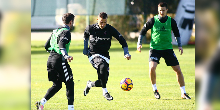 Bu sabahki antrenmandan notlar | Mitrovic de sahada!