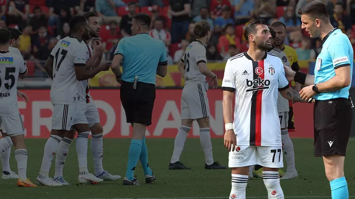 Göztepe - Beşiktaş maçının hakemine olay eleştiri! 'Çaksana kırmızıyı'