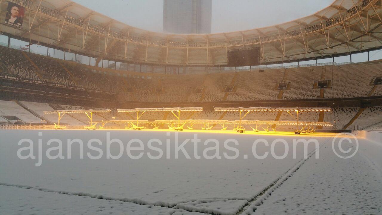 Vodafone Arena karlar altında