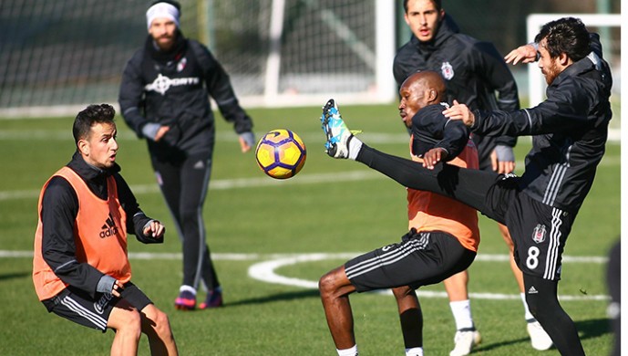 Beşiktaş pas ve şut çalıştı
