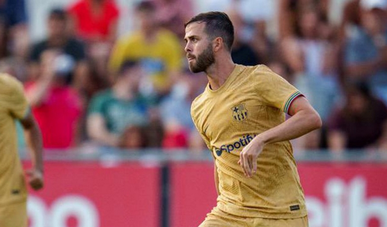 Barcelona'dan Miralem Pjanic için sürpriz karar
