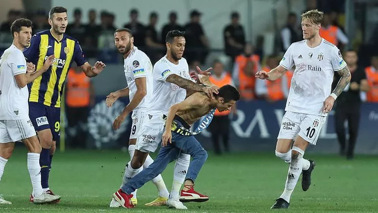 Josef de Souza'dan gördüğü kırmızı kart için açıklama