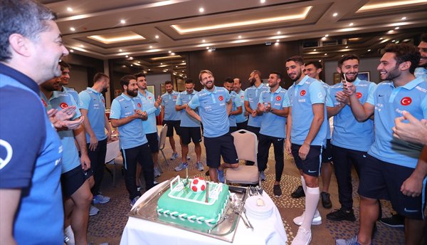Caner'e sürpriz doğum günü