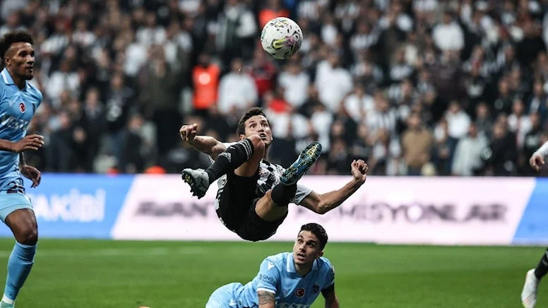 Beşiktaş'ta Salih Uçan'ın geleceği belli oldu!