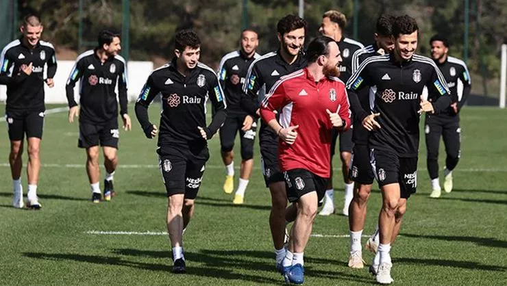 Beşiktaş antrenmanını Serdar Topraktepe yönetti