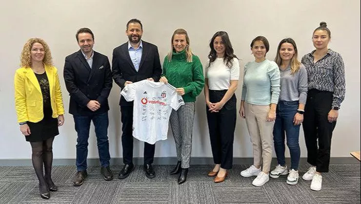 Beşiktaş'tan Nüket Küçükel Ezberci'ye ziyaret