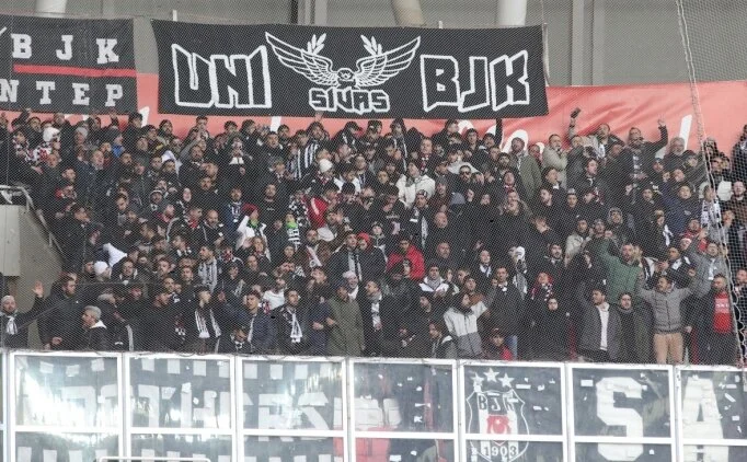 Beşiktaş tribünlerinde "Yönetim istifa" sesleri