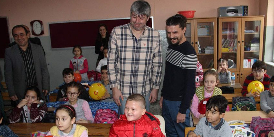 Eski Beşiktaşlı Fevzi Tuncay çocuklarla buluştu