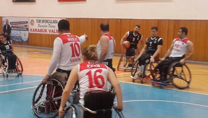 Beşiktaş namağlup liderliğini sürdürüyor