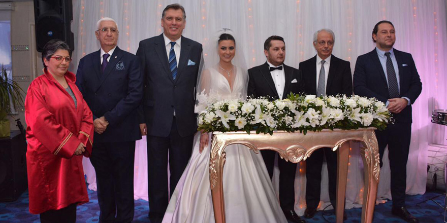Şampiyonluk kutlaması gibi nikah töreni