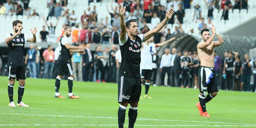 Hazırlık maçında Adriano ve Atiba endişesi!